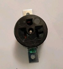 EATON CROUSE HINDS 20 AMP 125V 2P 3W SINGLE BLACK RECEPTACLE. NEW