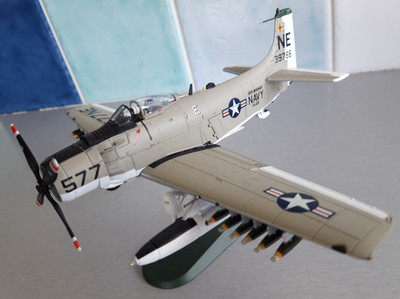 GEMINI ACES: Douglas A1-H Skyraider, US Navy 1968 im Maßstab 1:72. Gebraucht.