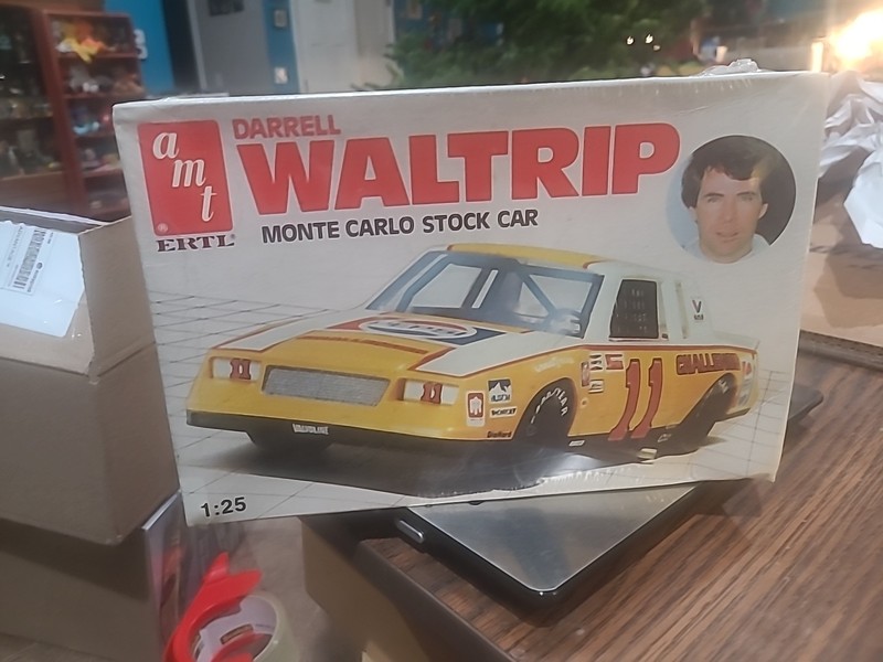 #11 Darrell Waltrip Pepsi Monte Carlo AMT 1:25 Model Kit 8043 Sealed /New