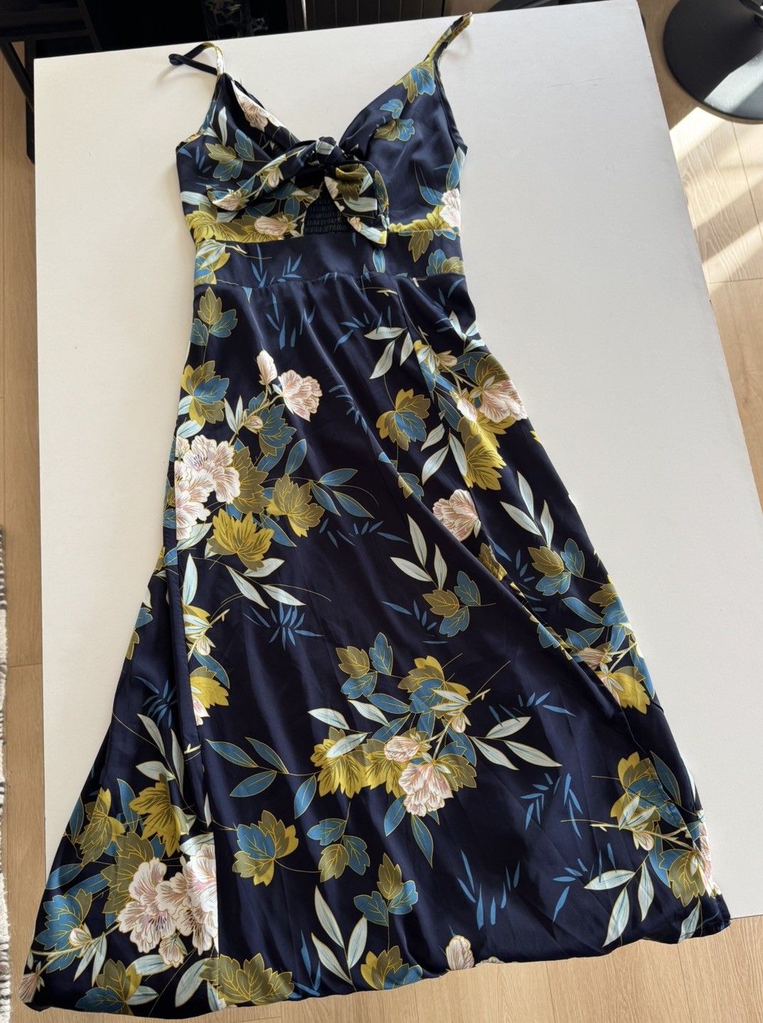 Women’s Navy Floral Maxi Dress Size M Tie Front Cutout Smocked Back Slit
