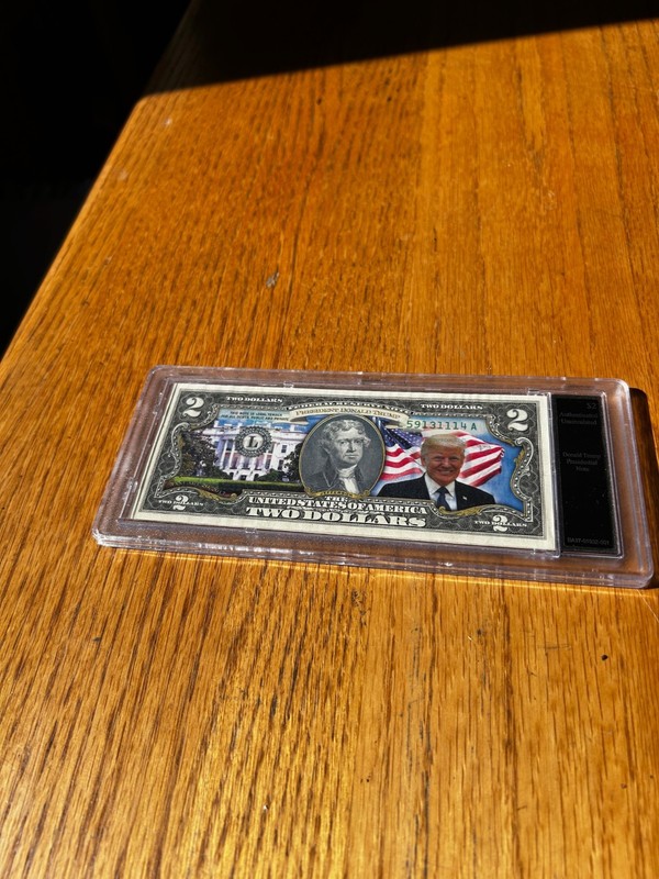 DONALD J TRUMP 2 DOLLAR AUTHENTIC HOLOGRAM ENCASED 2 DOLLAR BILL #001, VERY RARE