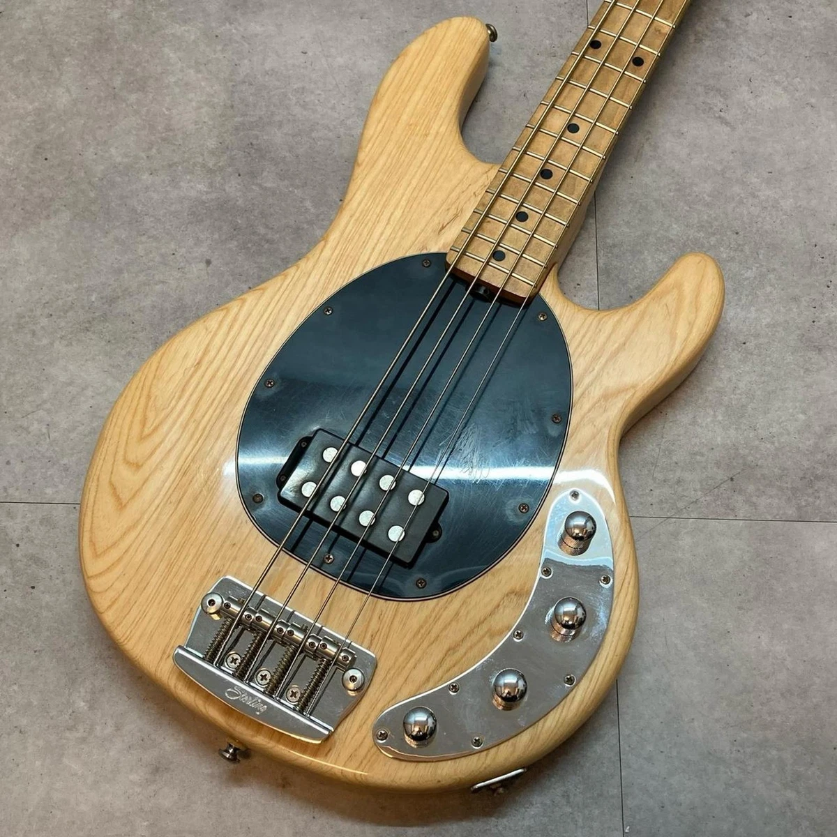 Preços baixos em Sterling by Music Man 4 Cordas de guitarra baixo