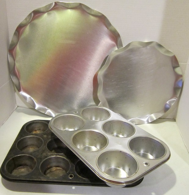 Vintage & Antique 2 cupcakemuffin pans & 2 round stainless steel trays