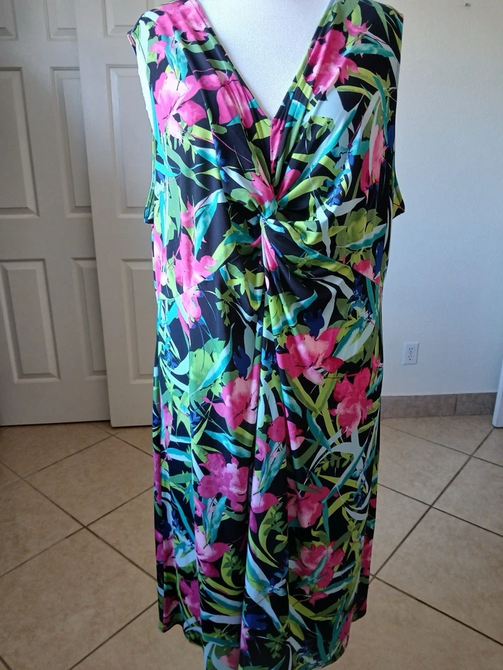 Vestido Catherines Plus Floral Paradise Nudo Torcido Ajuste y Acampanado 4X 30/32 Tropical Foto 2 de 4