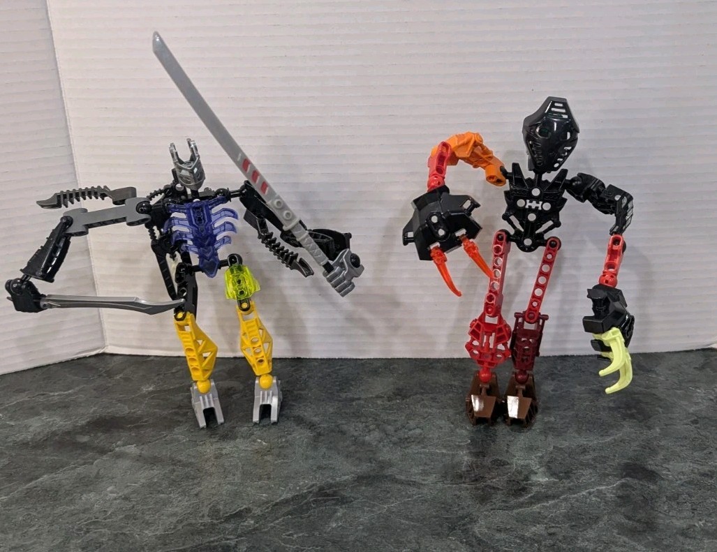 Lego Bionicle Buildable Action Figures 2009 and Similar Lot of 2