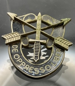 Vintage Vietnam Era De Oppresso Liber Hat Beret Pin