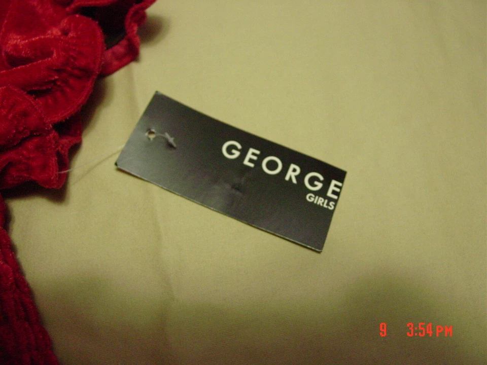 Vestido de vacaciones de terciopelo rojo para niñas Foto 4 de 4