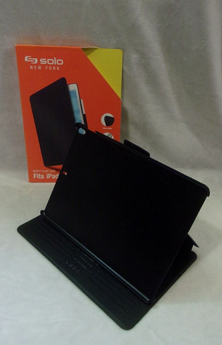 NIB/NWOT SOLO NEW YORK WYATT SLIM CASE - Fits iPad Air 10.5" - Picture 2 of 8