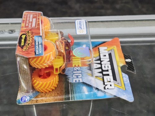 2019 Spin Master Monster Jam Monster Mutt Fire & Ice Special Edition Walmart HTF - Picture 6 of 7