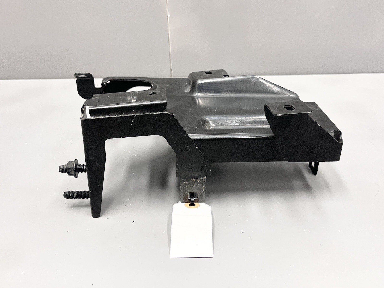 Maserati Levante 2017-2020 Power steering reservoir bracket