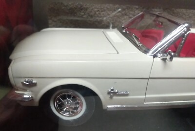 1:18 Mira ~ Calidad Golden Line ~ 1964 1/2 Ford Mustang