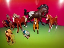 TOY HERD OF HORSES ALL DIFFERENT SIZES VERY NICE PLASTIC UNBRANDED NICE TOYS