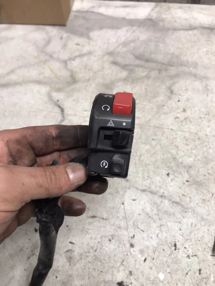 05 Interruptor de control derecho Suzuki SV650 SV 650 S botón de arranque Foto 2 de 4