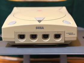 Sega Dreamcast Console Bundle w 2 Controllers Memory Card Rumble Packs Games