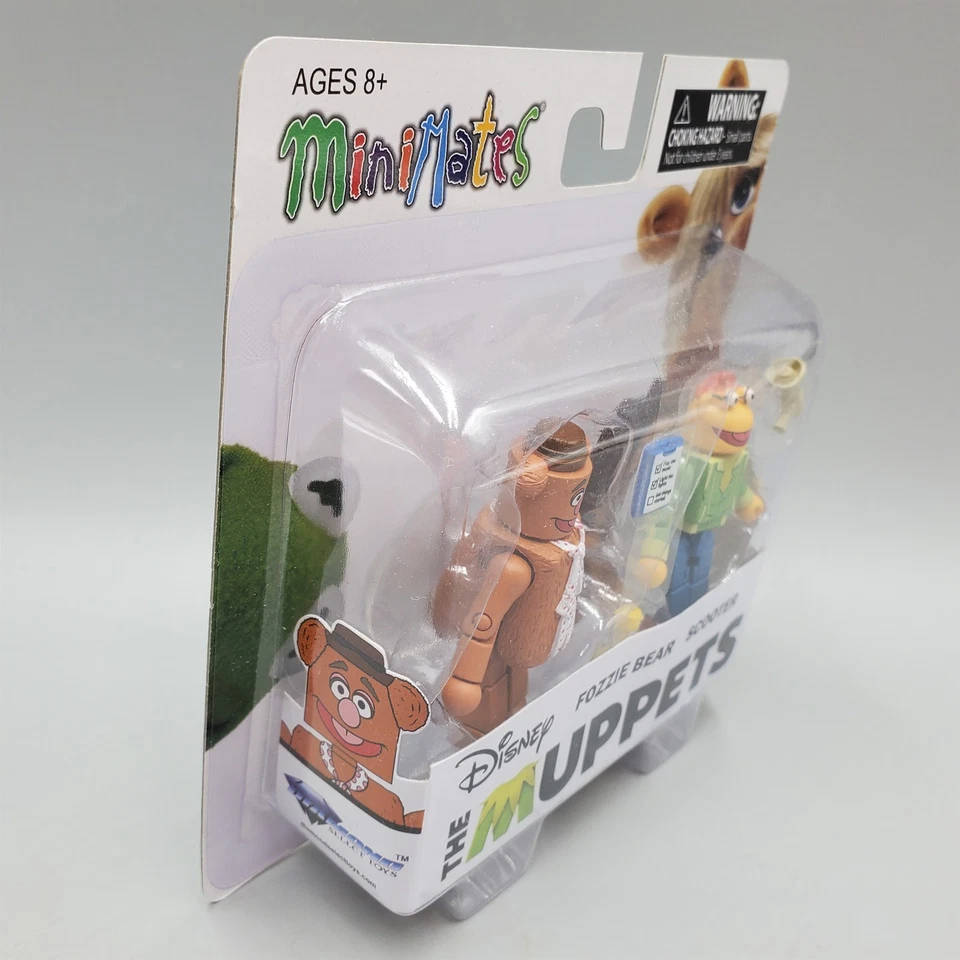 Muppets Fozzie Bear Scooter Minimates Figura con Portapapeles de Pollo de Goma Foto 2 de 4