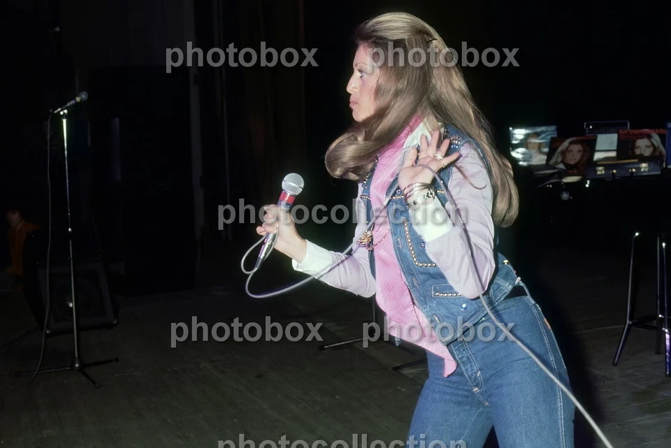 * Sheila - Exclusive PHOTO 1372 * - Photo 1/1