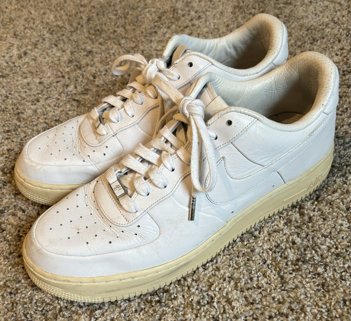 Nike Air Force One '82 Men's White Low Top Sneaker Style Nike Air Force One '82 Men's White Low Top Sneaker Style