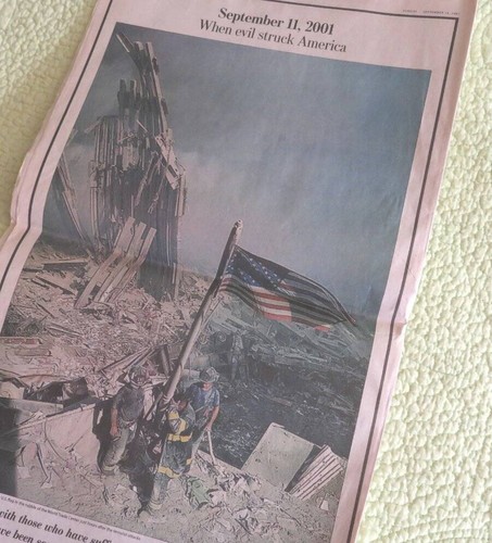 Vtg 2001 Lot Chicago Tribune NEWSPAPERS People MAGAZINE 911 Terrorism History - Picture 3 of 5