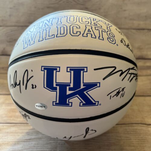 2012 Kentucky Wildcats squadra nazionale campioni di pallacanestro firmata Anthony Davis - Foto 1 di 10
