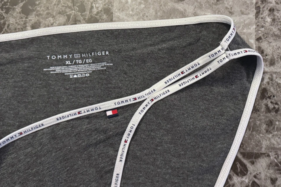 BRAGAS DE BIKINI NUEVAS SIN ETIQUETAS TOMMY HILFIGER XL GRIS OSCURO BLANCO LOGO DOBLE CORREA CUERDA Foto 2 de 3