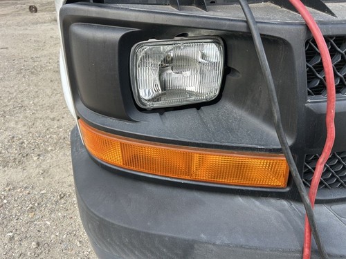 Headlight Sealed Beam Fits 96-17 EXPRESS 2500 VAN 104796827