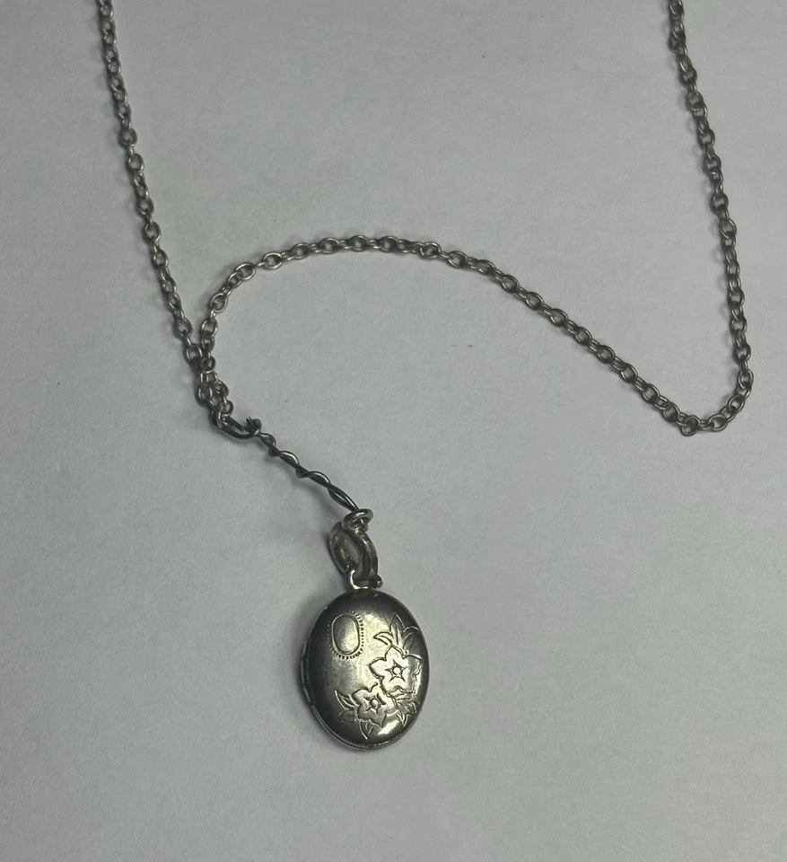 Silver Heart Pendant and oval locket - Image 3 of 4