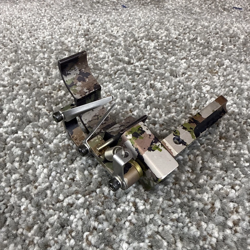 Bodoodle Bullet? Arrow Rest RH Camo Adjustable Spring Tension - Image 4 of 4