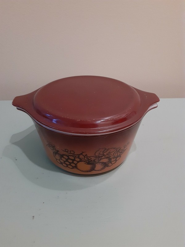 Vintage Pyrex Old Orchard Fruit Round Casserole with Brown Lid. #473