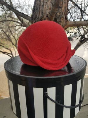 red flapper hat