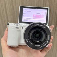 Sony NEX-5R 16.1 MP Mirrorless Digital Camera w/16-50mm oss Lens WHITE - 90 New