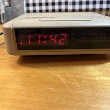 Vintage Sony Dream Machine AM/FM Clock Radio Alarm ICF-C240  Tested  Working