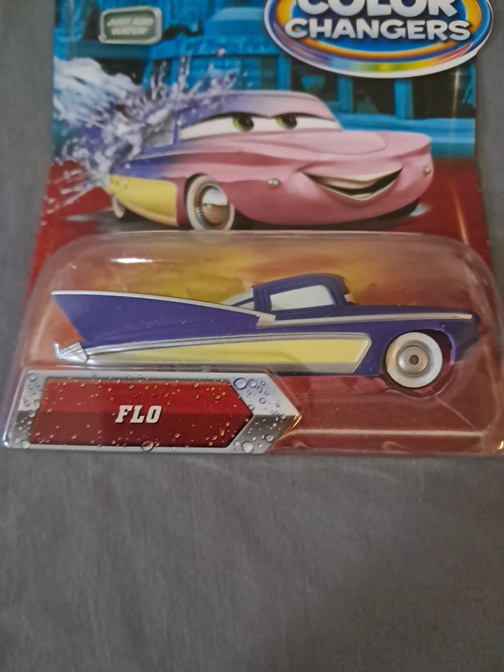 Disney Pixar Cars Cambiadores de Color Flo Diecast Car 2 Trabajos de Pintura en 1 Nuevo Muy Raro Foto 2 de 4