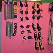24+ Aurora Afx Slot Car Pit Crew Racing Figures, Johnny N Spot, barrels, Tires. 