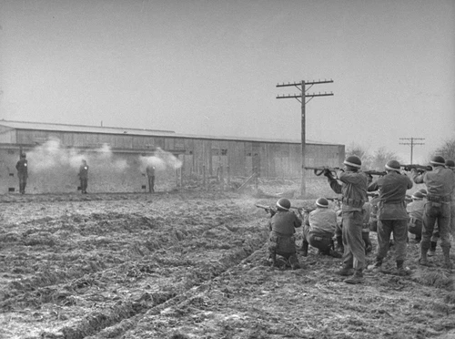 WW2  Photo WWII US Military Police Firing Squad Germany MP  World War Two / 1585