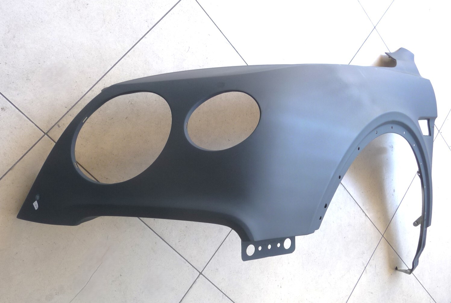 16-19 Bentley Bentayga 1st. Gen BY636 Front Left Fender Wing Cover 36A821017B OE