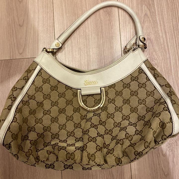 GUCCI Leather Handbag 14a in Classic Black