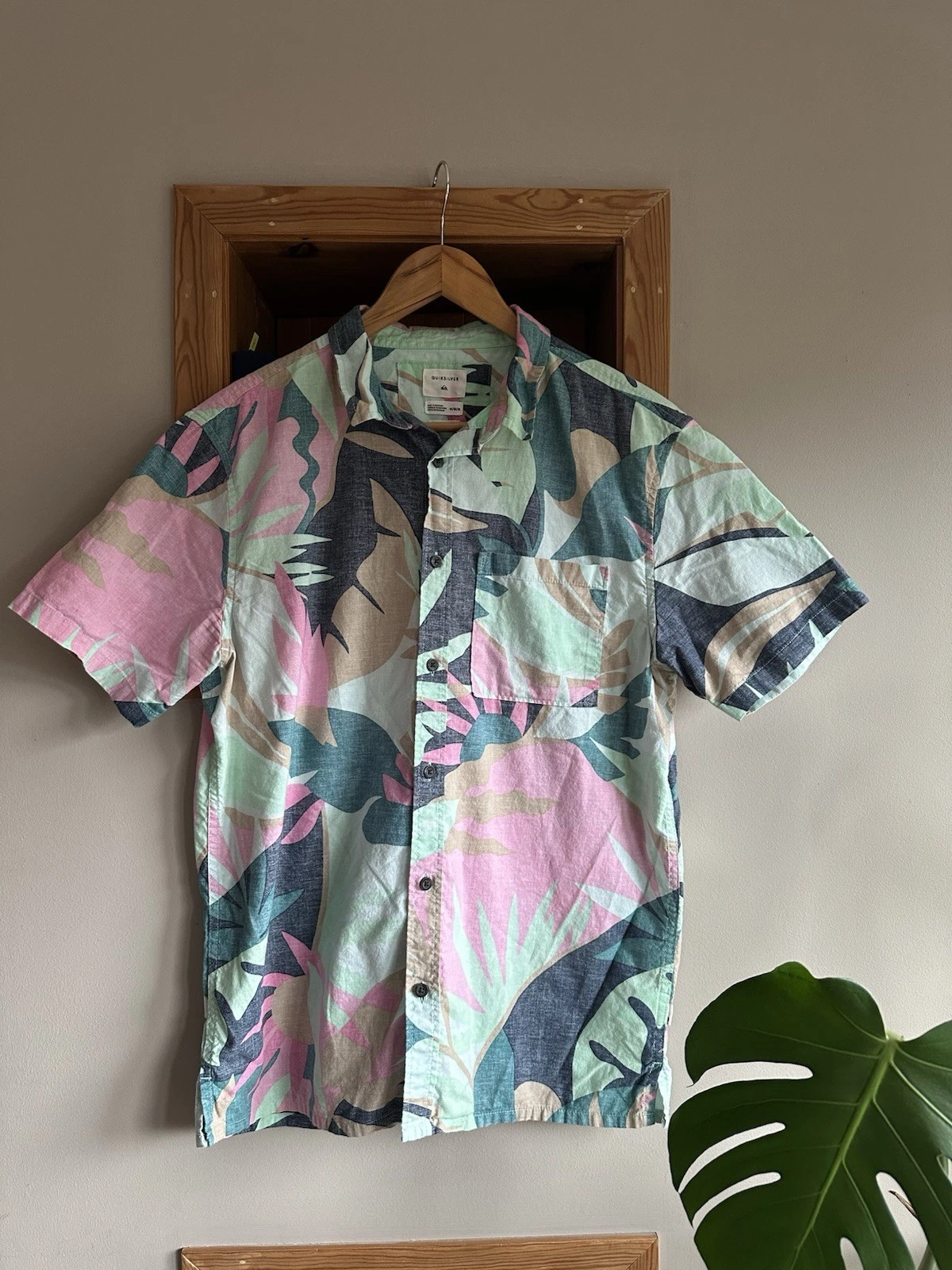 Quiksilver Mens Shirt Hawaiian M Tropical Flow Palm Leaf Casual Surf Festival SS