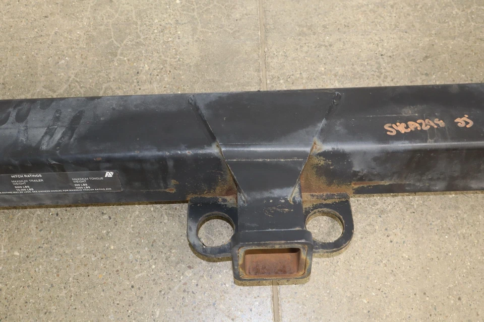 Enganche de remolque trasero OEM 99-00 Cadillac Escalade (modelo base de 4 puertas) Foto 4 de 4