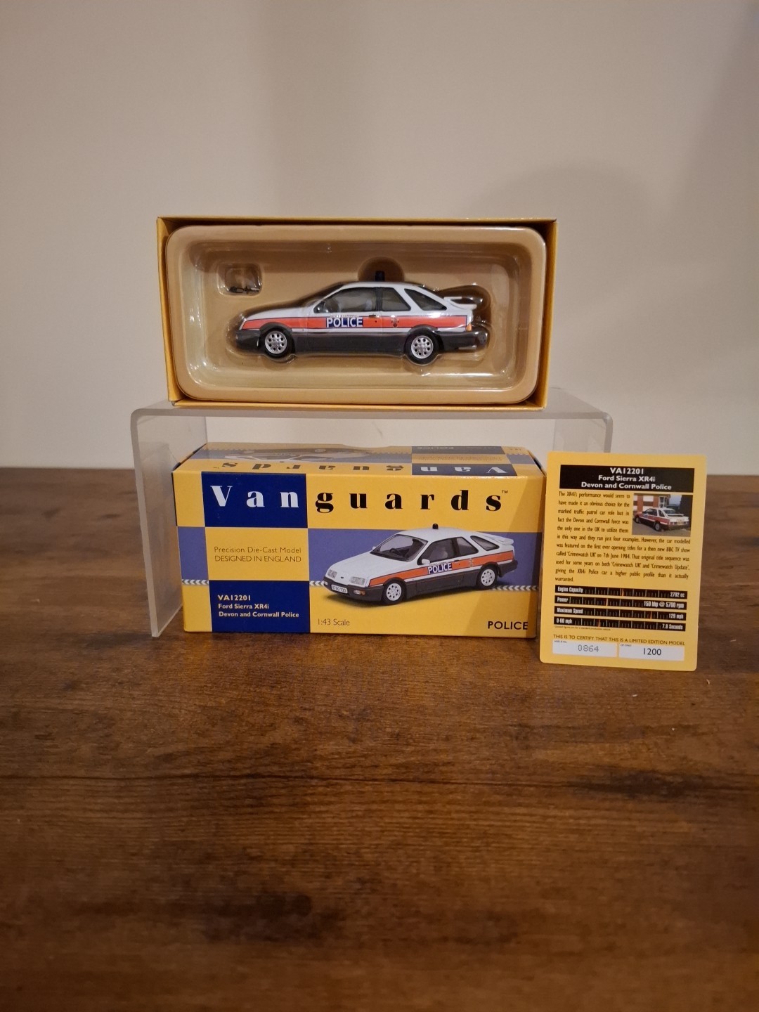 CORGI VANGUARDS 1:43 FORD SIERRA XR4i, DEVON & CORNWALL POLICE VA12201
