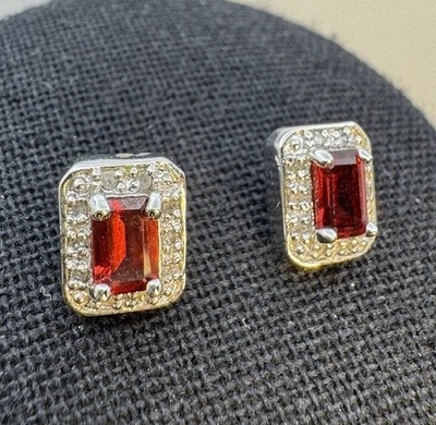 925 Granat Ohrstecker mit Diamant Akzenten - rechteckiges Halo Design