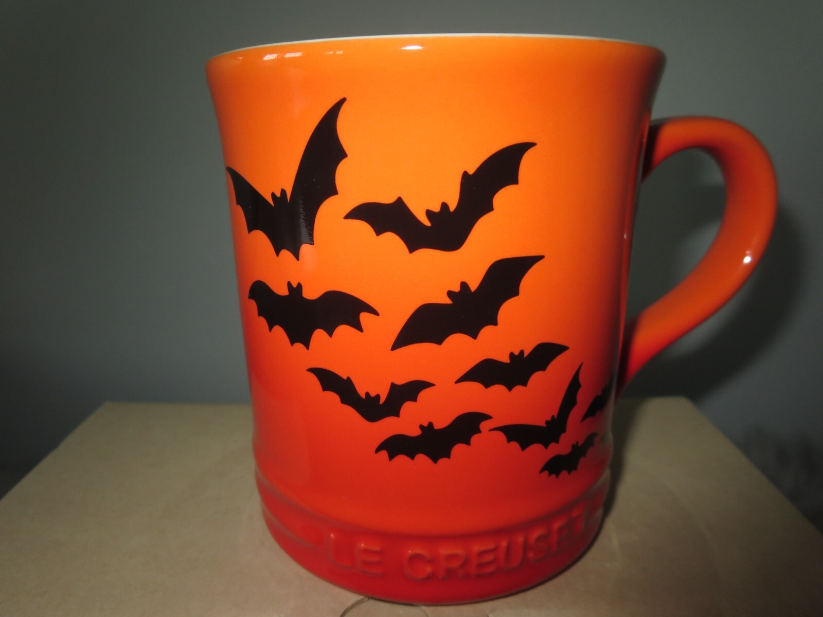 LE CREUSET HALLOWEEN FLAME BAT COFFEE TEA 14 OZ MUG PROMO LIMITED