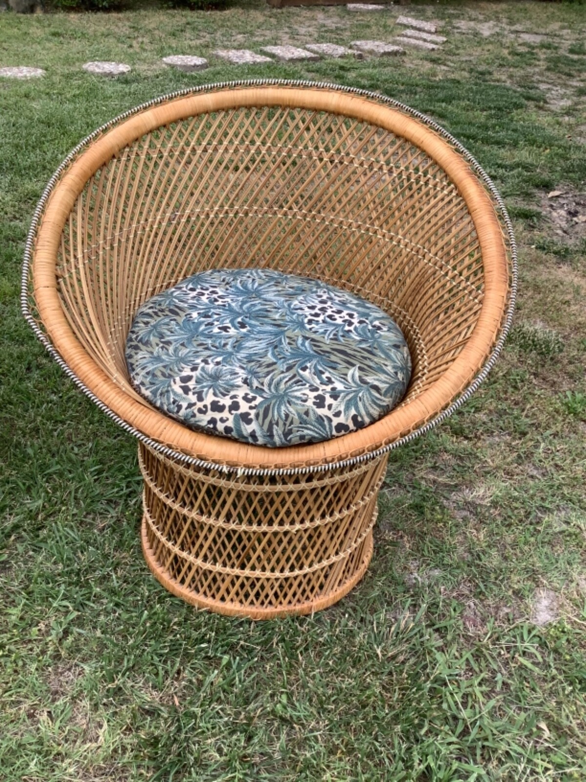 Vintage Wicker Rattan Peacock Fan Throne Chair Mid Century Modern