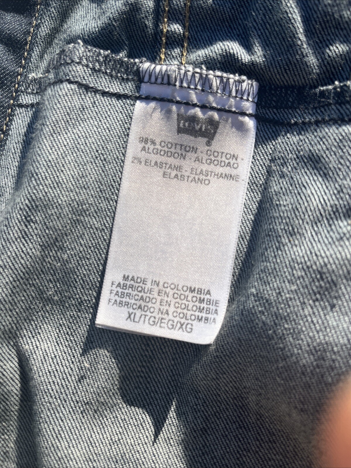 Levi’s Denim Jean Jacket XL 98% Cotton Button Down Pockets Trucker Dark Blue Xl thumbnail 9