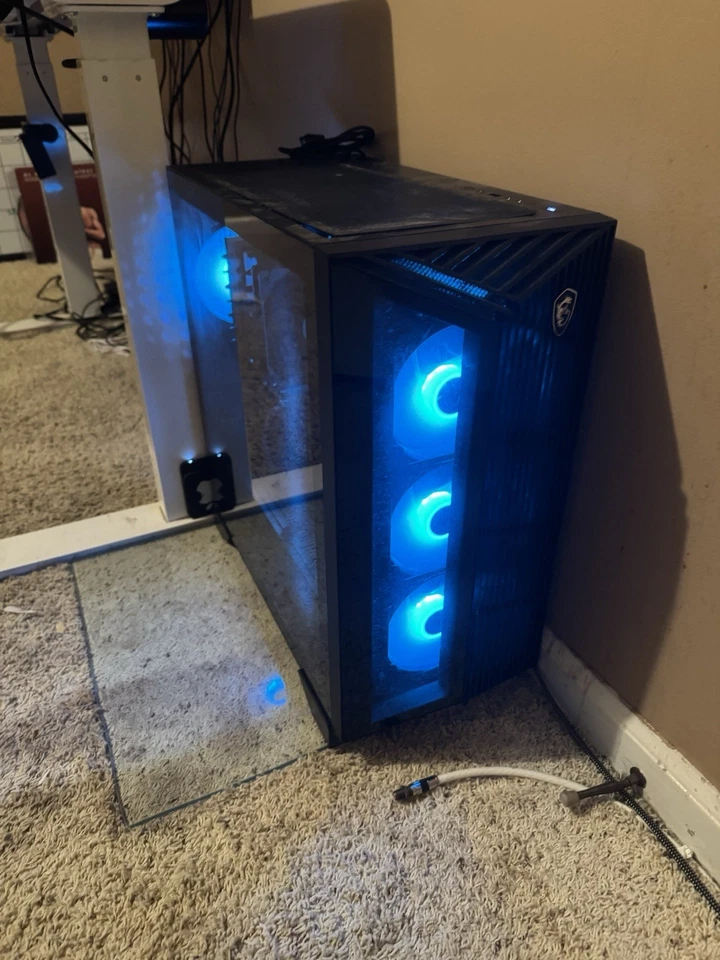 Escritorio para juegos MSI Aegis Z2 Ryzen 7 7700x 4070 Super 32 GB DDR5 RAM 1 TB SSD Foto 3 de 4