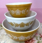 Vintage Pyrex Butterfly Gold Set of 3 Nesting Mixing Bowls SEE ALL PHOTOS