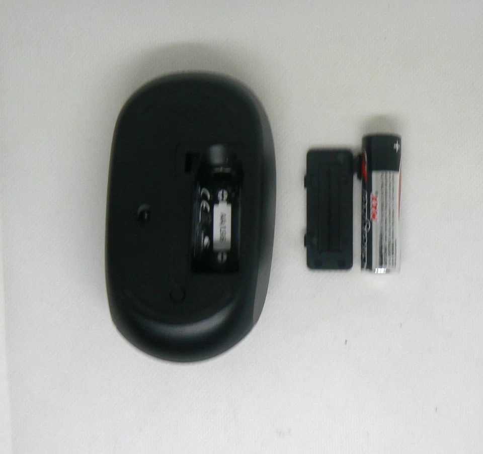 Microsoft Bluetooth Mouse – Wireless, Ergonomic, AA Battery, Black - Image 3 of 4