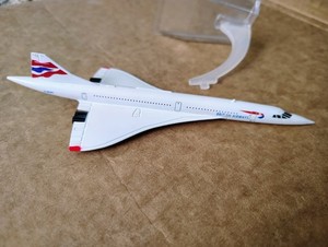 Five International Carriers 1:400 Metal Die Cast Air Plane Models With Stands
