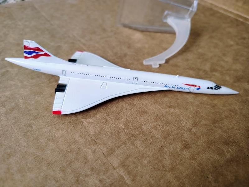 Five International Carriers 1:400 Metal Die Cast Air Plane Models With Stands