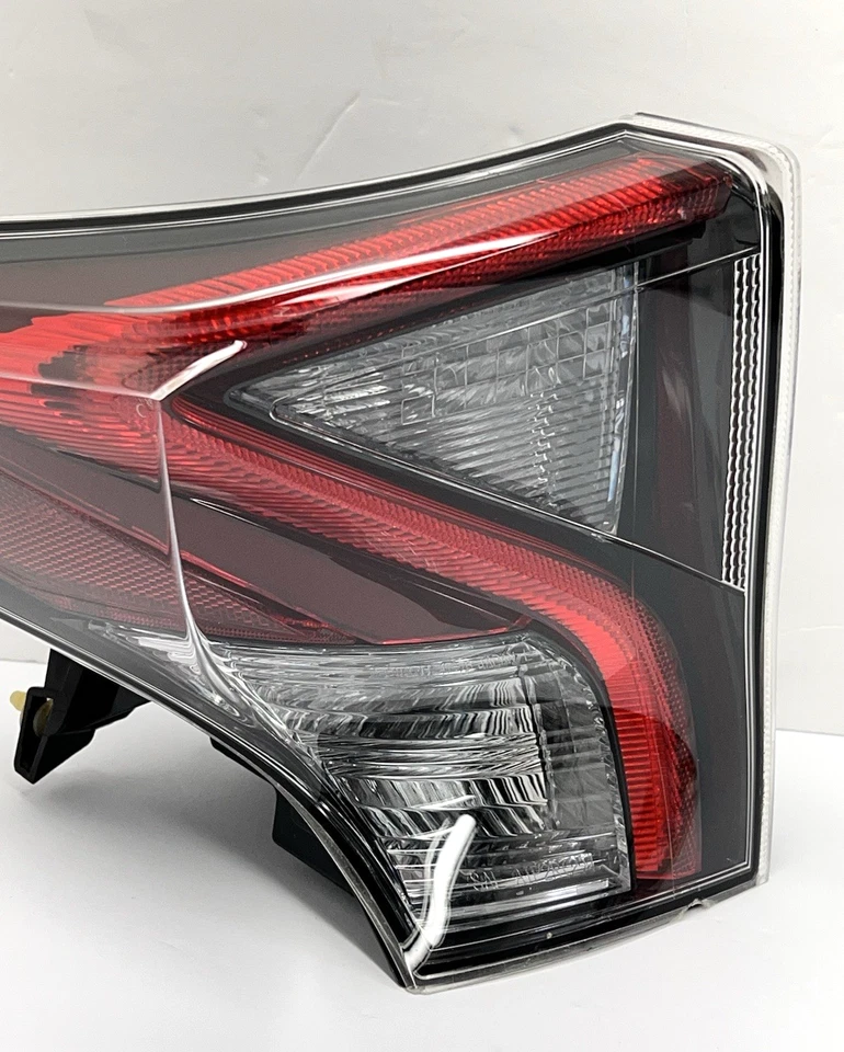 2016-2018 Toyota Prius Rear Left Taillight Quarter OEM 81560-47280-B. - Image 3 of 4