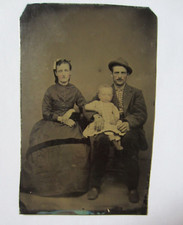 Photo ancienne Tintype - Parents posant avec enfant
